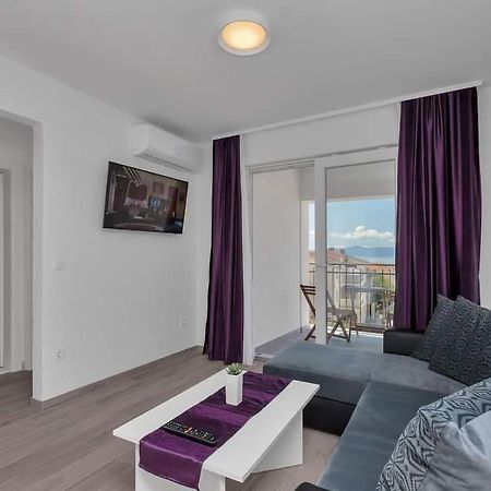 Apartmani Daniela Podgora Exteriör bild