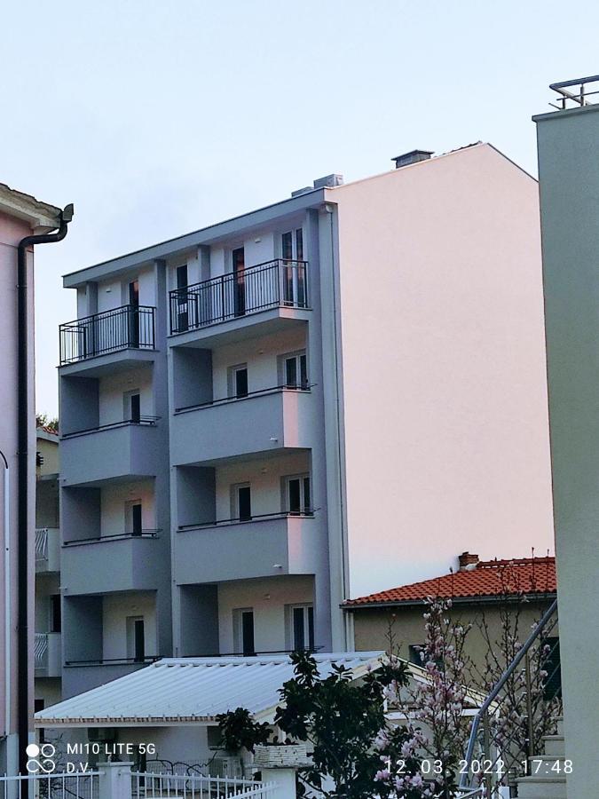 Apartmani Daniela Podgora Exteriör bild