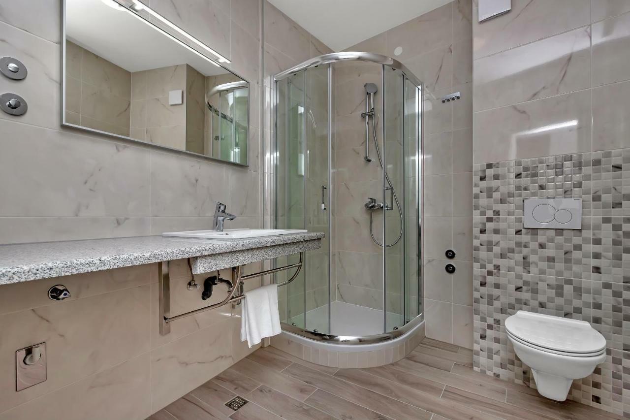 Apartmani Daniela Podgora Exteriör bild