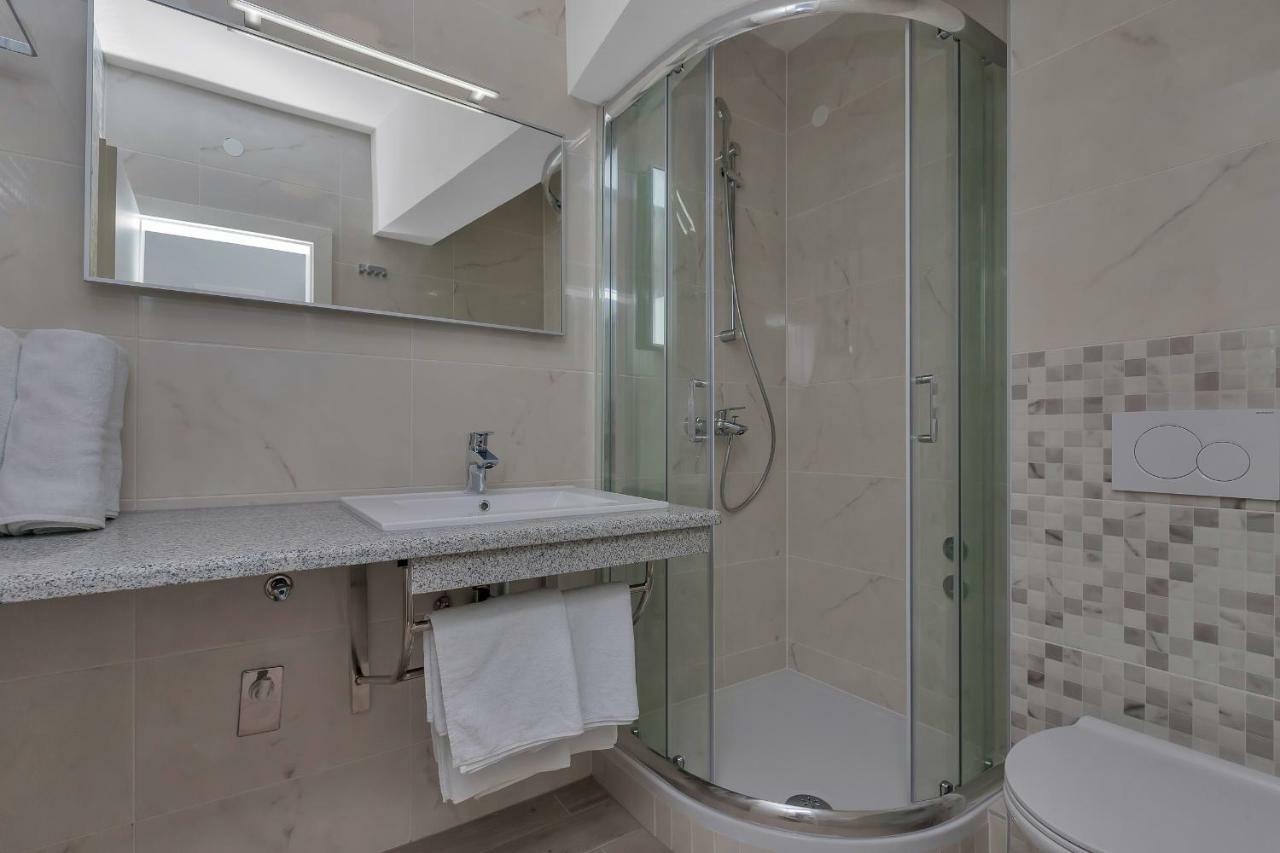Apartmani Daniela Podgora Exteriör bild