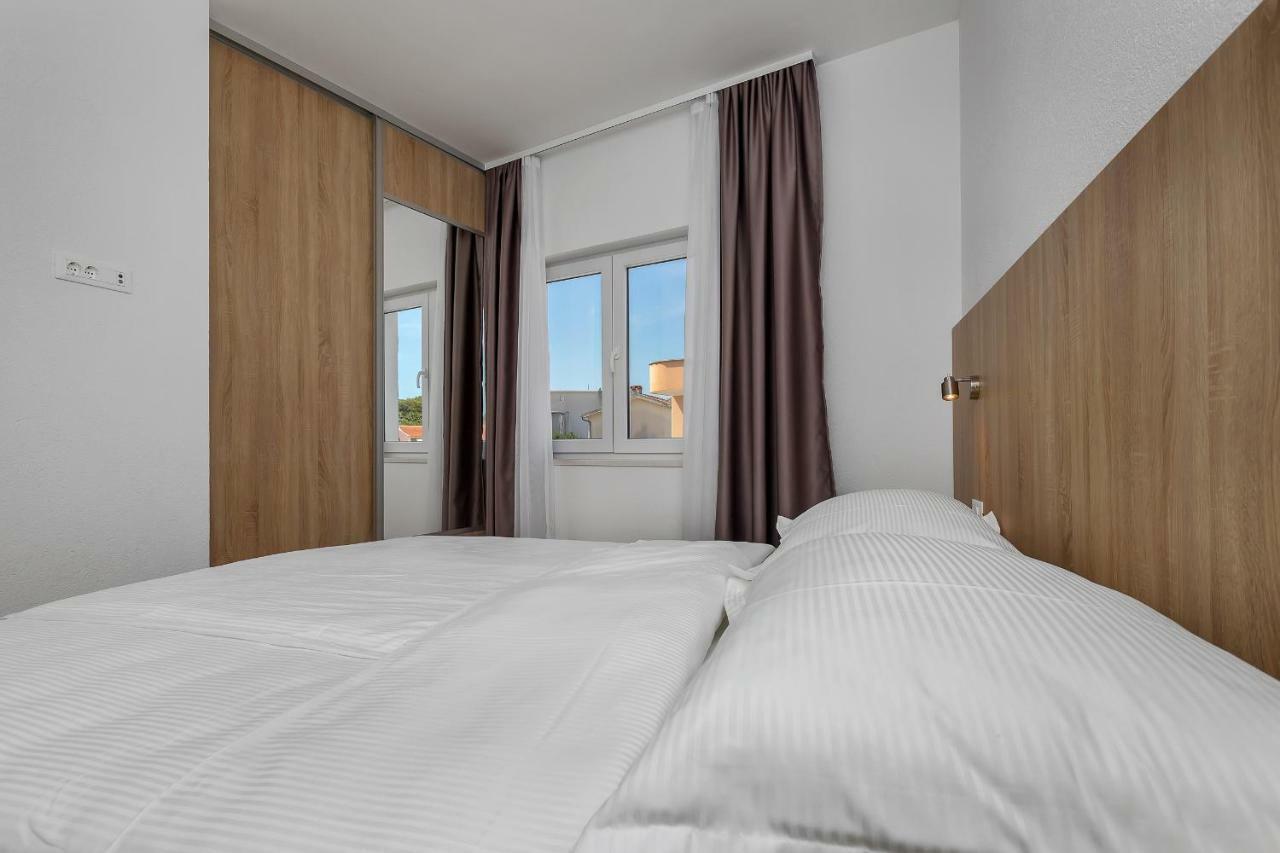 Apartmani Daniela Podgora Exteriör bild