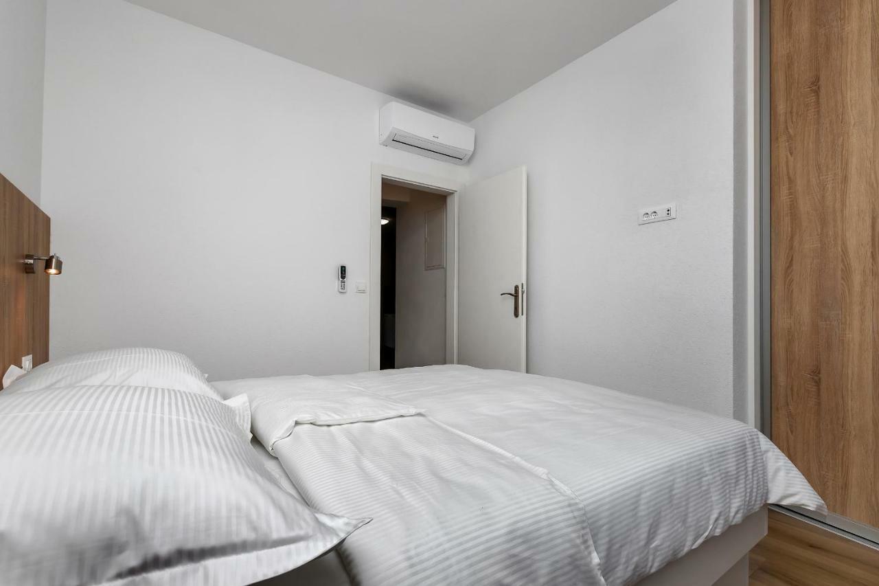 Apartmani Daniela Podgora Exteriör bild