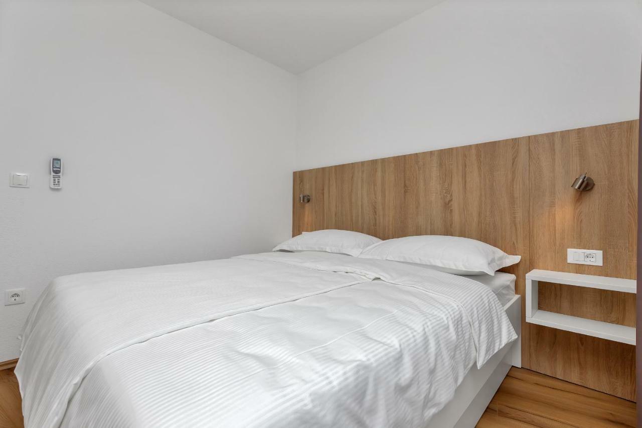 Apartmani Daniela Podgora Exteriör bild