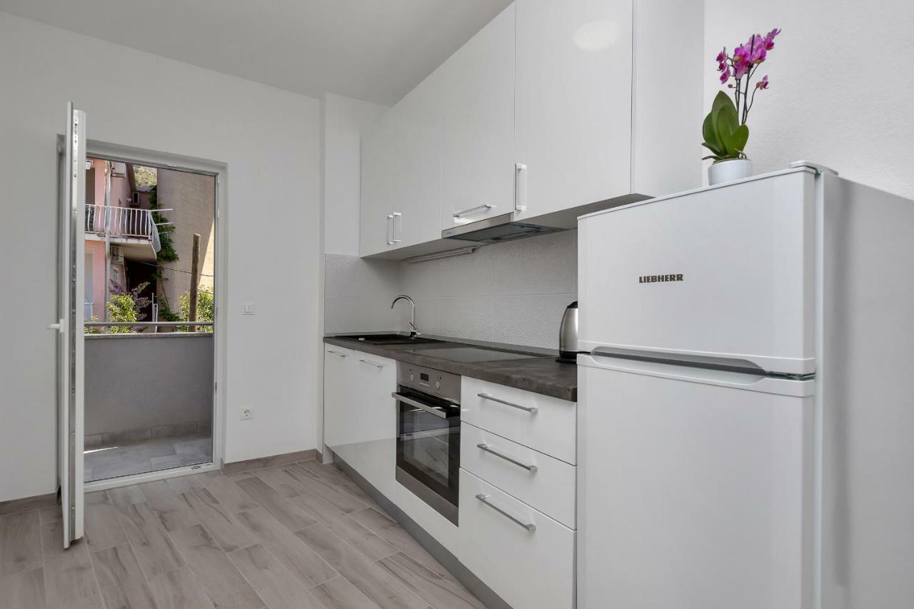 Apartmani Daniela Podgora Exteriör bild