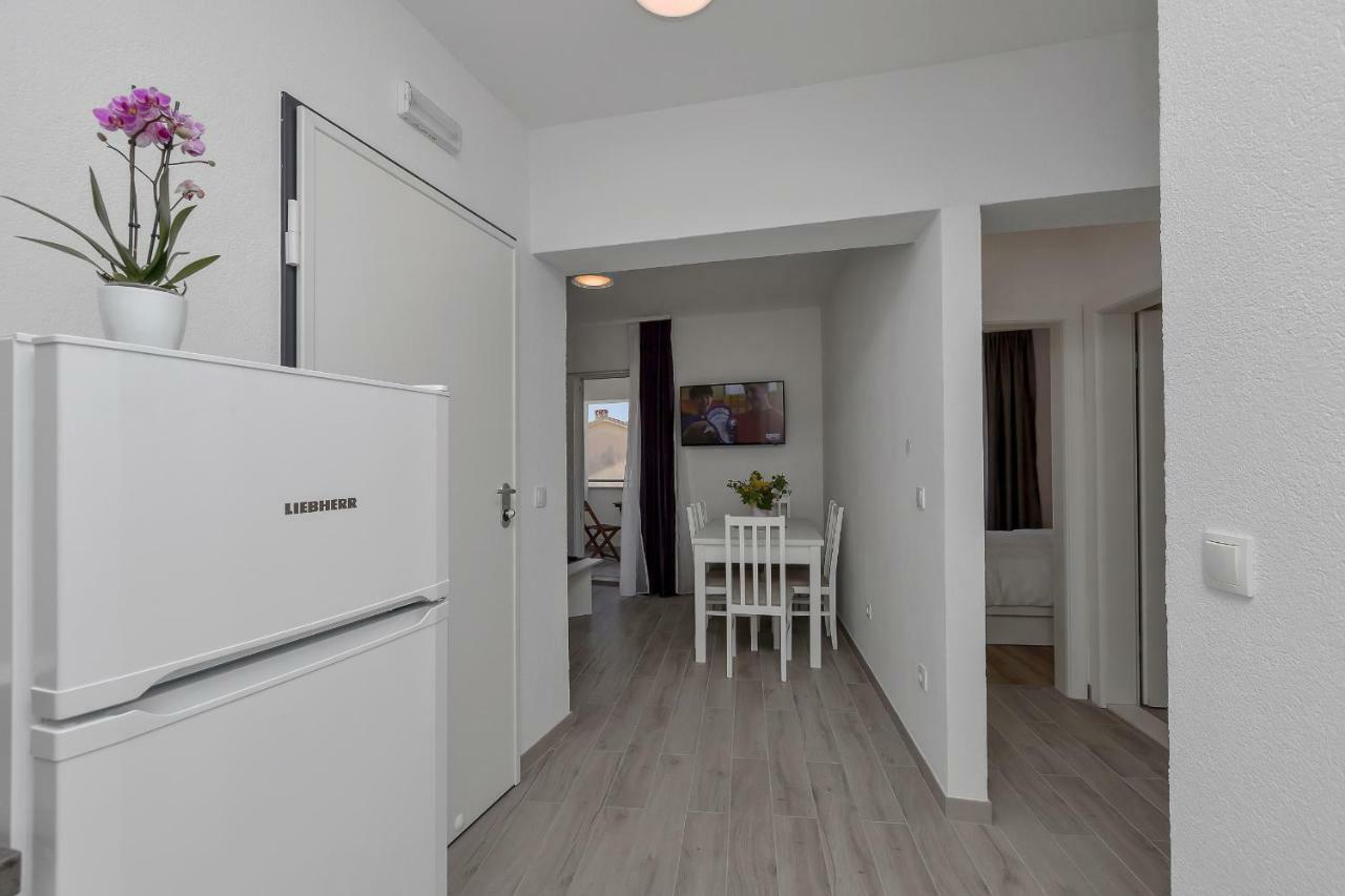 Apartmani Daniela Podgora Exteriör bild